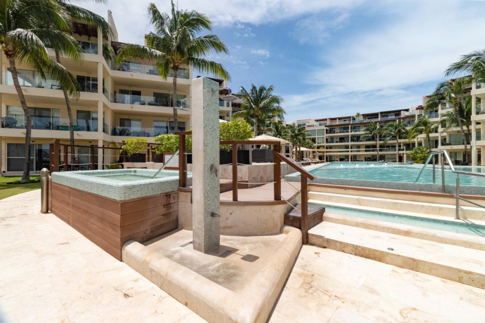 Apart-hotel The Elements Oceanfront & Beachside 4*