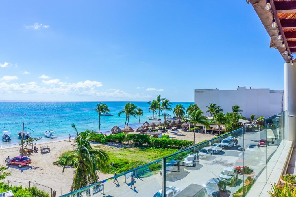 Apartahotel The Elements Oceanfront & Beachside 4*